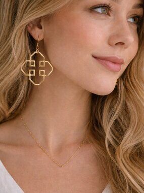 Elegant! Susan Shaw Gold Filigree Cut-Out Dangle Earrings — Statement Detail